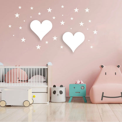 Set personalizado de 2 lámparas infantiles de madera en colores blanco con dos corazones pintadas a mano con pintura a base de agua para habitación infantil.