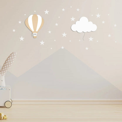 Set personalizado de 2 lámparas infantiles de madera en colores marrón y blanco con globo aerostatico y nube, pintadas a mano con pintura a base de agua para habitación infantil.
