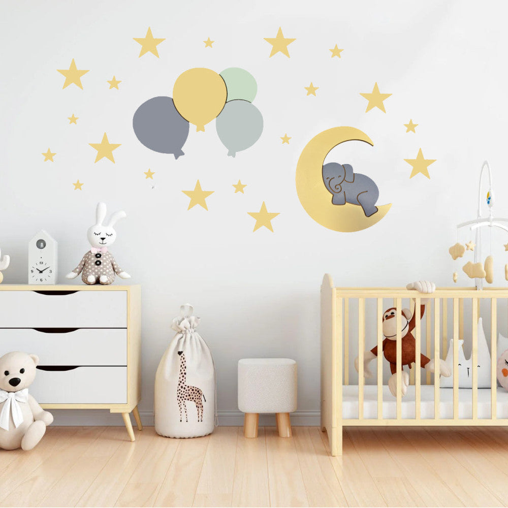 Set personalizado de 2 lámparas infantiles de madera en colores gris, amarillo,  gris oscuro y verde con elefante sobre la luna y globos, pintadas a mano con pintura a base de agua para habitación infantil.
