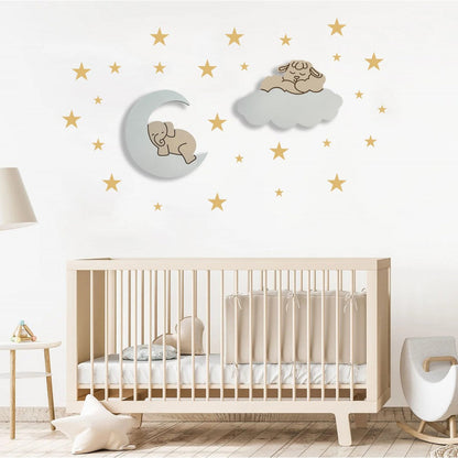Set personalizado de 2 lámparas infantiles de madera en colores marrón y blanco con elefante sobre la luna y cordero sobre nube, pintadas a mano con pintura a base de agua para habitación infantil.