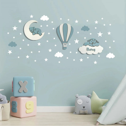 Set personalizado de 3 lámparas infantiles de madera en colores azul y blanco con elefante sobre la luna, cordero sobre nube con nombre y globo aerostático, pintadas a mano con pintura a base de agua para habitación infantil.