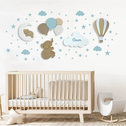 Ejemplo de un set personalizado de 5 lámparas infantiles de madera con elefante, elefante sobre la luna, globos, nube con nombre y globo aerostático, pintadas a mano con pintura a base de agua para habitación infantil.