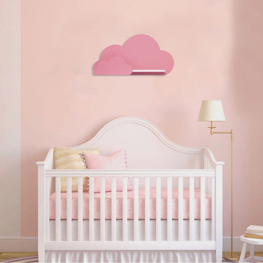 Estante iluminado de madera con forma de nube y luz cálida, pintado a mano con pintura a base de agua para habitación infantil.