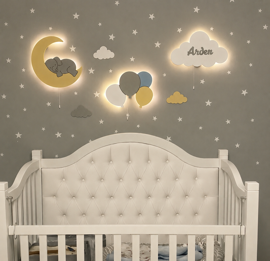 Set de 3 lámparas infantiles con elefantito en la luna, globos y nube personalizada con nombre. Decoración de pared iluminada para habitación de bebé en tonos neutros.