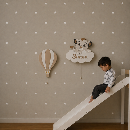 Lámparas infantiles de pared con globo aerostático y león sobre una nube, pintadas a mano para decorar la habitación del bebé, ideales para regalo de nacimiento, bautizo y cumpleaños.