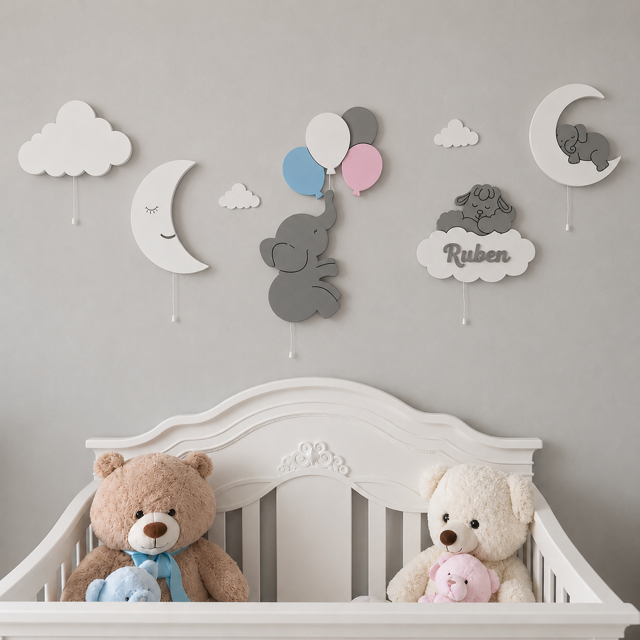 Lámparas infantiles de pared con luna, elefante, globos, oveja sobre la nube y nube personalizada con nombre para decorar la habitación del bebé. Diseño de madera con luz LED en tonos pasteles.