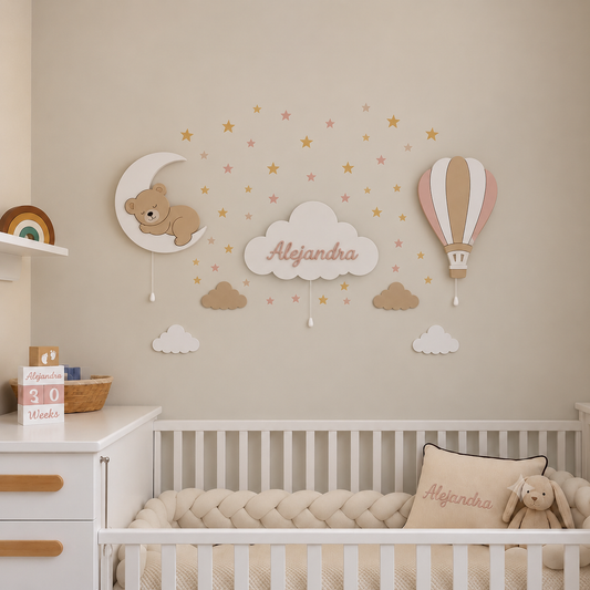 Lámparas infantiles personalizadas de oso sobre luna, nube y globo aerostático en una habitación de bebé. Un regalo ideal para bebé, bautizo, cumpleaños y baby shower