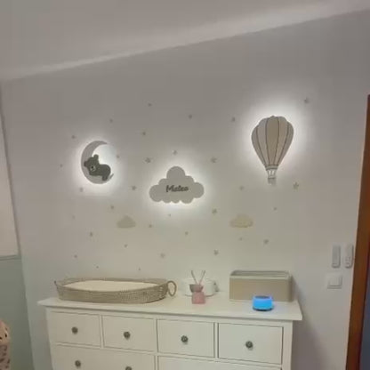 Lámmparas de madera para bebés con luz led: Oso sobre la luna, globo aerostático y nube personalizada.