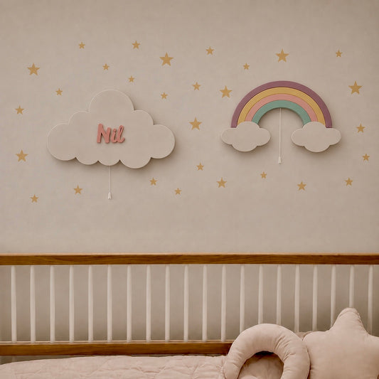 Set de 2 lámparas infantiles con arcoíris y nube personalizada con nombre. Decoración de pared iluminada para habitación de bebé en tonos neutros.