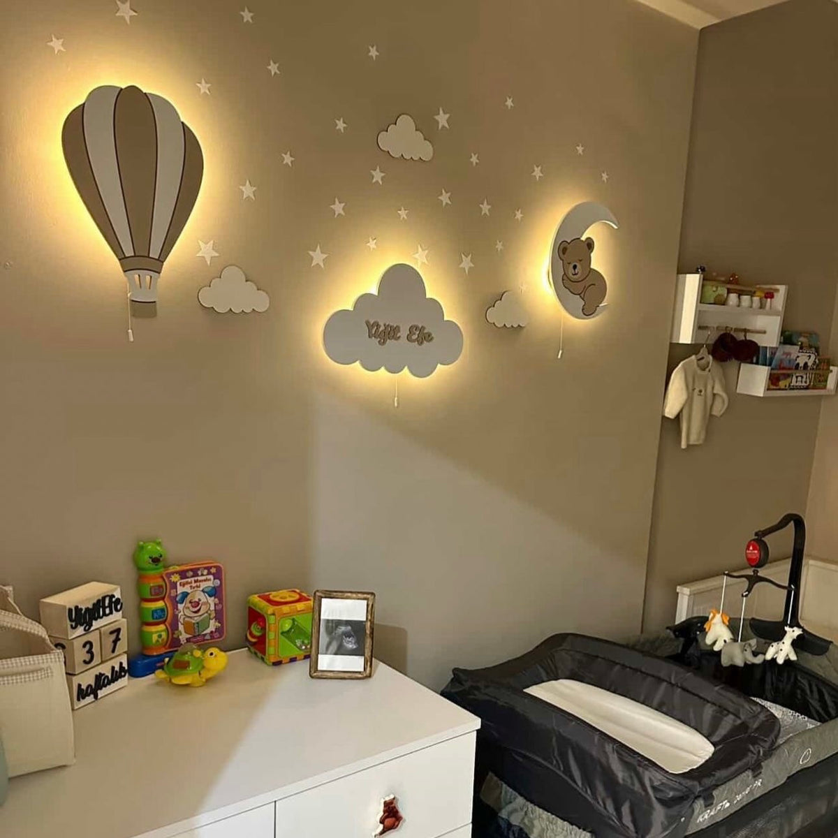 Lámparas de pared personalizadas, un regalo original para bebé.