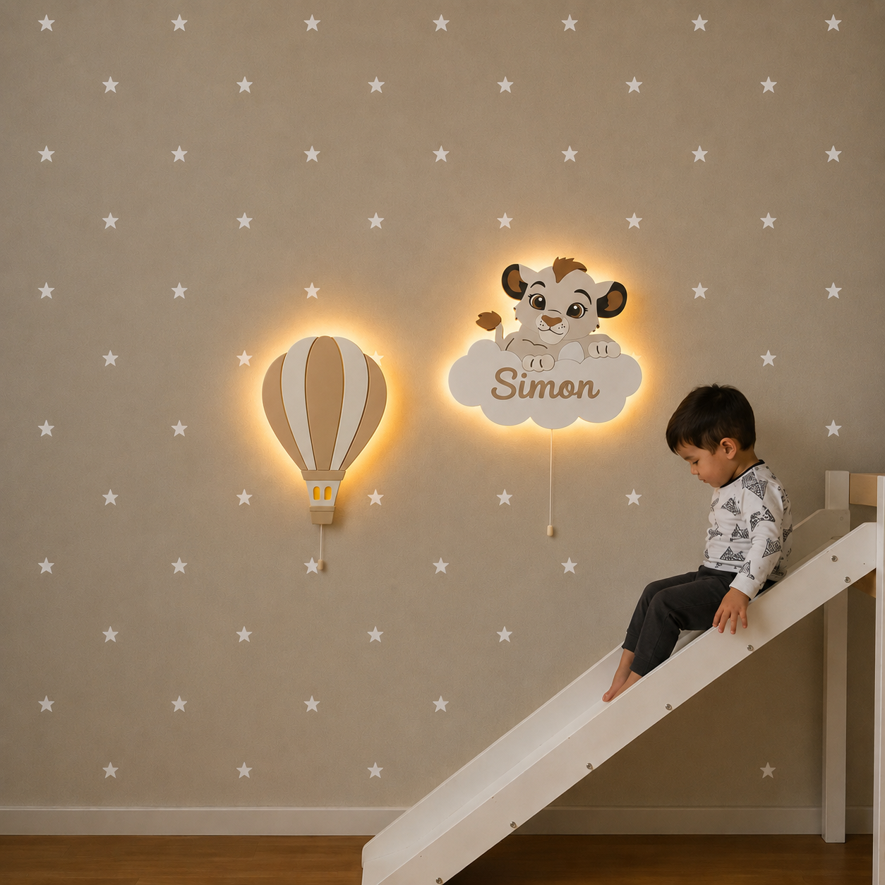 Set de lámparas de pared infantiles con globo aerostático y león sobre una nube, pintadas a mano para la decoración de la habitación del bebé, ideal para regalo de nacimiento, bautizo y cumpleaños.