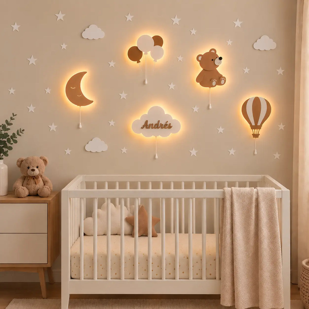 Set de lámparas de pared BugyBagy para habitación de bebé, con luna, globos, osito, globo aerostático y nube personalizada con el nombre.