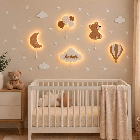 Set de lámparas de pared BugyBagy para habitación de bebé, con luna, globos, osito, globo aerostático y nube personalizada con el nombre.