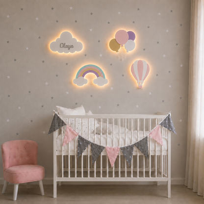 Set de 4 lámparas infantiles con nube personalizada con nombre, arcoíris, globos y globo aerostático para habitación de bebé.